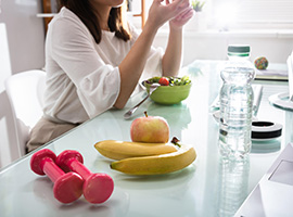 Hand weights and healthy food